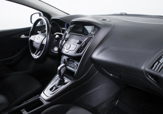 Подержанный автомобиль Ford Focus Hatchback 2018 года (6 фото)