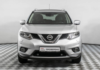 Подержанный автомобиль Nissan X-Trail 2015 года (2 фото)