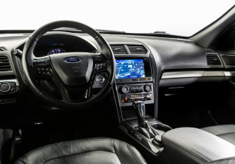Подержанный автомобиль Ford Explorer 2018 года (8 фото)