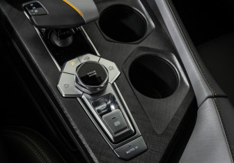 Подержанный автомобиль Changan UNI-V 2023 года (22 фото)