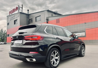 Подержанный автомобиль BMW X5 2021 года (4 фото)