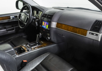 Подержанный автомобиль Volkswagen Touareg 2008 года (9 фото)