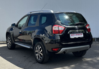 Подержанный автомобиль Nissan Terrano 2015 года (7 фото)