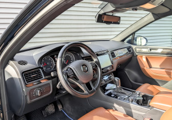 Подержанный автомобиль Volkswagen Touareg 2013 года (16 фото)
