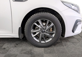 Подержанный автомобиль Kia Optima Sedan 2019 года (18 фото)