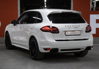 Подержанный автомобиль Porsche Cayenne 2014 года (7 фото)