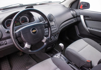 Подержанный автомобиль Chevrolet Aveo Sedan 2010 года (9 фото)