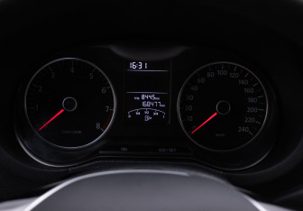 Подержанный автомобиль Volkswagen Polo Sedan 2013 года (12 фото)