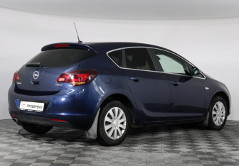 Подержанный автомобиль Opel Astra Hatchback 2011 года (3 фото)