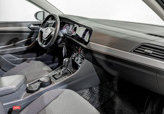 Подержанный автомобиль Volkswagen Jetta Sedan 2020 года (11 фото)