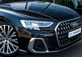 Подержанный автомобиль Audi A8 2022 года (26 фото)