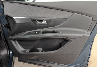 Подержанный автомобиль Peugeot 5008 Suv 2021 года (24 фото)