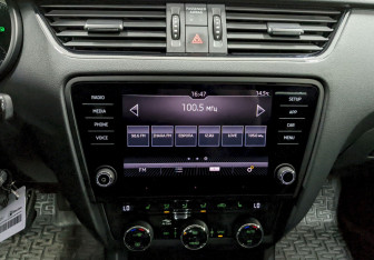 Подержанный автомобиль Skoda Octavia Liftback 2019 года (23 фото)