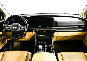 Подержанный автомобиль Kia Carnival 2020 года (9 фото)