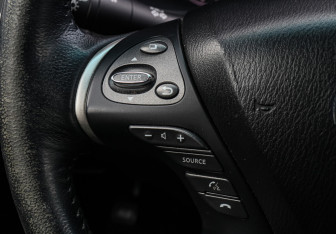 Подержанный автомобиль Nissan Pathfinder 2015 года (27 фото)