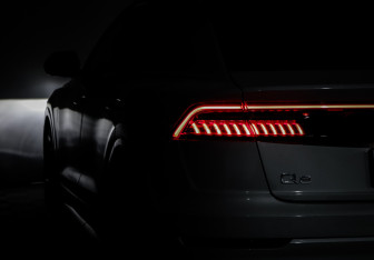 Подержанный автомобиль Audi Q8 2022 года (25 фото)