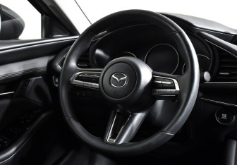 Подержанный автомобиль Mazda 3 Sedan 2019 года (12 фото)