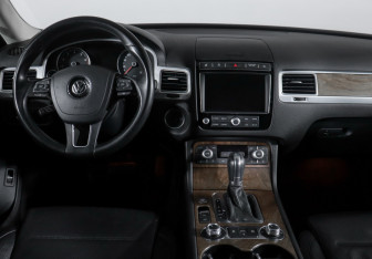 Подержанный автомобиль Volkswagen Touareg 2017 года (12 фото)