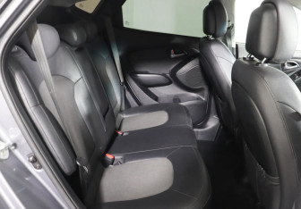 Подержанный автомобиль Hyundai ix35 2014 года (10 фото)