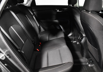 Подержанный автомобиль Kia Cerato Sedan 2018 года (11 фото)