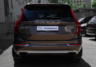 Подержанный автомобиль Volvo XC90 2016 года (5 фото)
