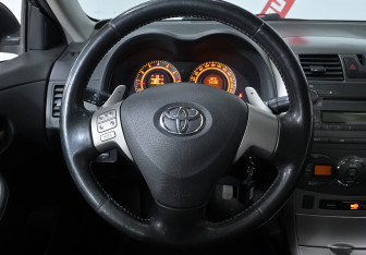 Подержанный автомобиль Toyota Corolla Sedan 2008 года (10 фото)