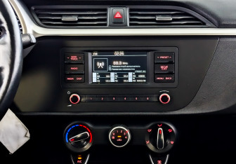 Подержанный автомобиль Kia Rio Hatchback 2021 года (15 фото)