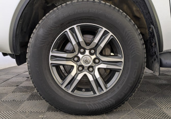 Подержанный автомобиль Toyota Fortuner 2021 года (12 фото)