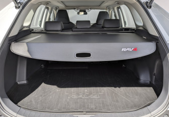 Подержанный автомобиль Toyota RAV4 2024 года (10 фото)