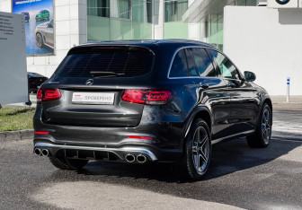 Подержанный автомобиль Mercedes-Benz GLC AMG 2021 года (5 фото)