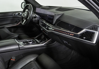 Подержанный автомобиль BMW X7 2023 года (9 фото)