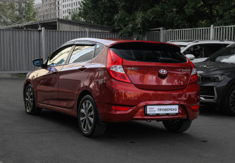 Подержанный автомобиль Hyundai Solaris Hatchback 2013 года (6 фото)