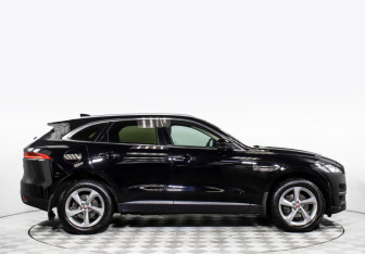 Подержанный автомобиль Jaguar F-Pace 2017 года (4 фото)