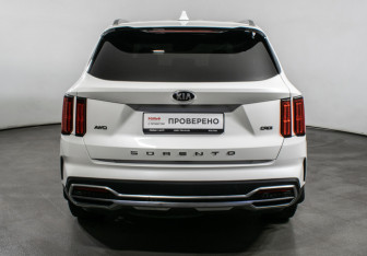 Подержанный автомобиль Kia Sorento 2021 года (6 фото)