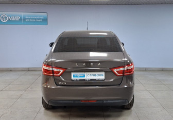 Подержанный автомобиль LADA (ВАЗ) Vesta Sedan 2018 года (6 фото)