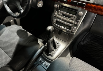 Подержанный автомобиль Toyota Avensis Wagon 2006 года (10 фото)