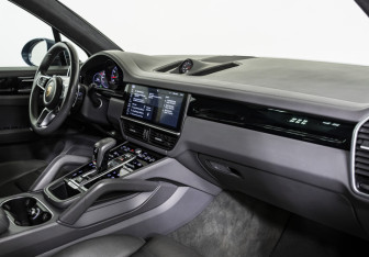 Подержанный автомобиль Porsche Cayenne 2018 года (14 фото)