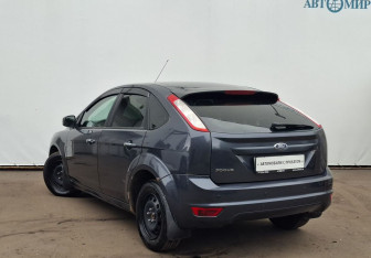 Подержанный автомобиль Ford Focus Hatchback 2010 года (7 фото)