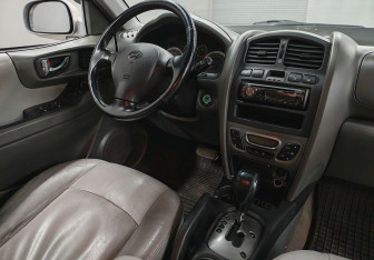 Подержанный автомобиль Hyundai Santa Fe 2009 года (10 фото)