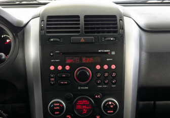 Подержанный автомобиль Suzuki Grand Vitara 2013 года (15 фото)