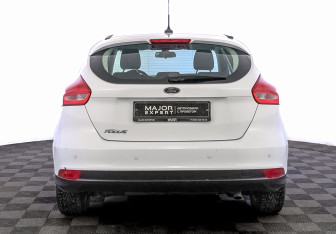 Подержанный автомобиль Ford Focus Hatchback 2018 года (6 фото)
