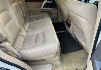 Подержанный автомобиль Toyota Land Cruiser Suv 2013 года (11 фото)