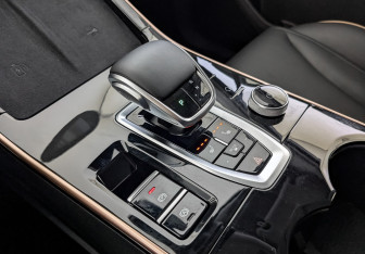 Подержанный автомобиль Omoda C5 2024 года (21 фото)