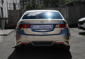 Подержанный автомобиль Honda Accord Sedan 2008 года (5 фото)