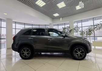Подержанный автомобиль Kia Sorento 2017 года (4 фото)