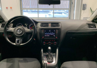 Подержанный автомобиль Volkswagen Jetta Sedan 2014 года (11 фото)