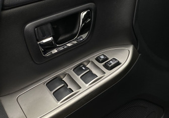 Подержанный автомобиль Mitsubishi Pajero 2013 года (18 фото)
