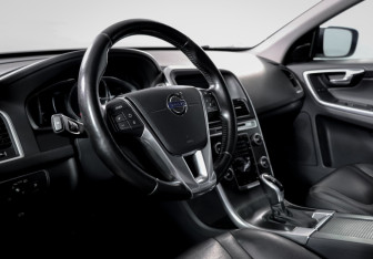 Подержанный автомобиль Volvo XC60 2015 года (14 фото)
