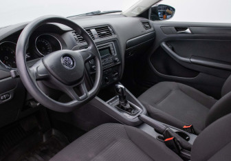 Подержанный автомобиль Volkswagen Jetta Sedan 2015 года (9 фото)