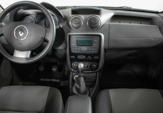 Подержанный автомобиль Renault Duster 2012 года (11 фото)